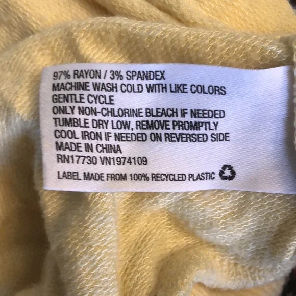 Colsie | Pullover cropped yellow Hoodie - Picture 4 of 7